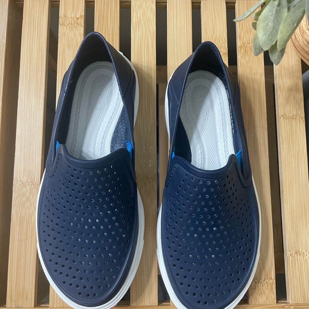 Navy little kids size c12 CROCS - Picture 4 of 8